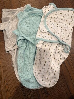 SwaddleMe Mint Trim Bee Print Swaddle Set
